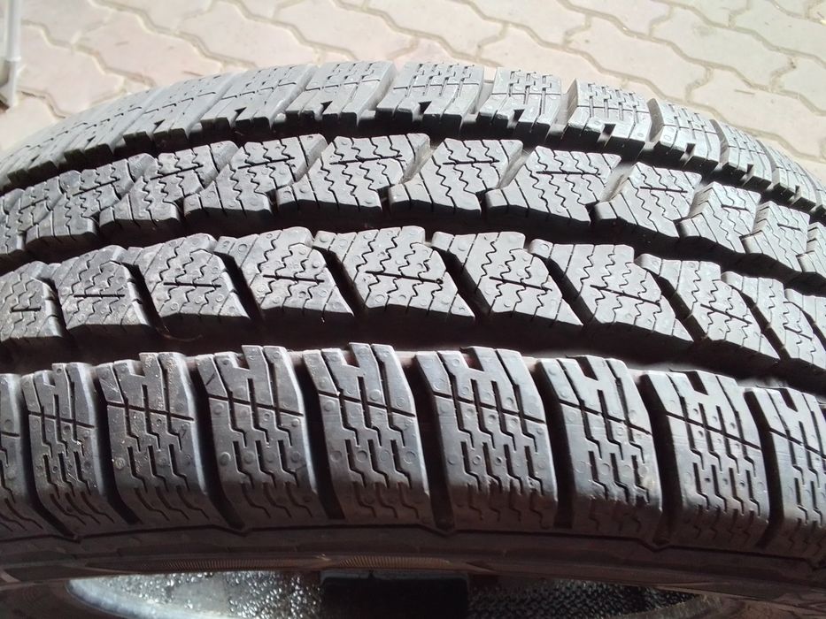 1 Opona zimowa 205/65r16C CONTINENTAL 10mm