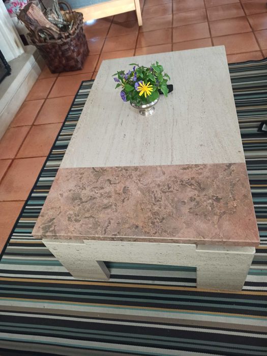 Mesa baixa de salão ou sala de estar