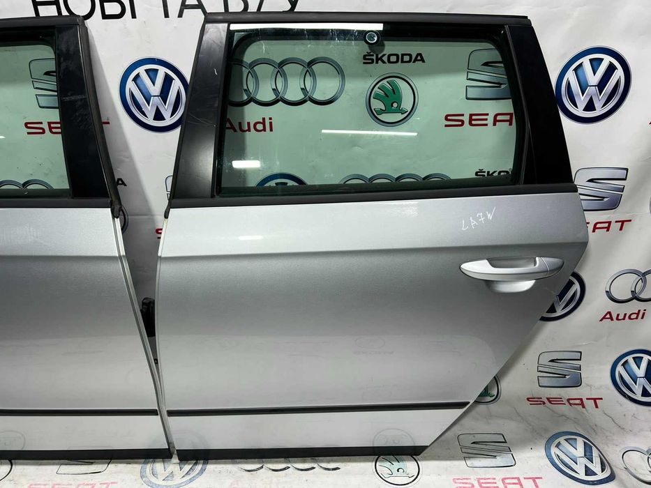 Двері задні універсал Volkswagen Passat B6 Пасат Б6 LA7W