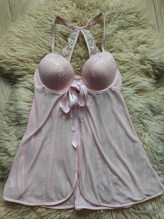 Jasnoróżowa koszulka nocna + stringi, r. 75B / S