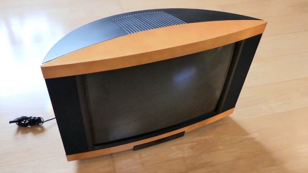 ПРОДАМ культовый ретро HI-End телевизор Loewe Arcada 8772 ZP 2003 г.в.