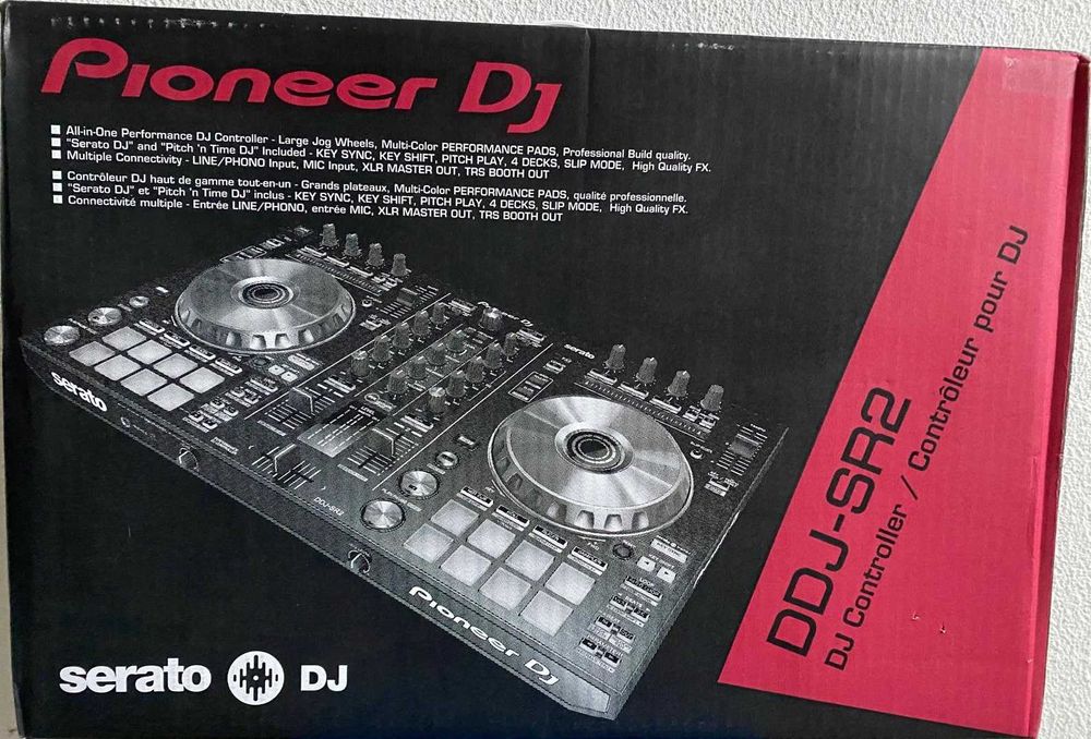 Controlador DJ Pioneer DDJ-SR2 com expansão Serato Pitch 'n Time DJ