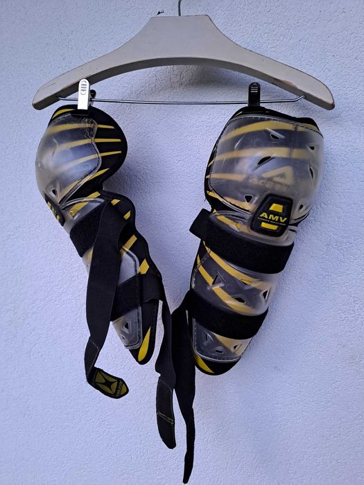 Equipamento motocross, casaco, joelheiras,sweat, cinta,capacete,calças
