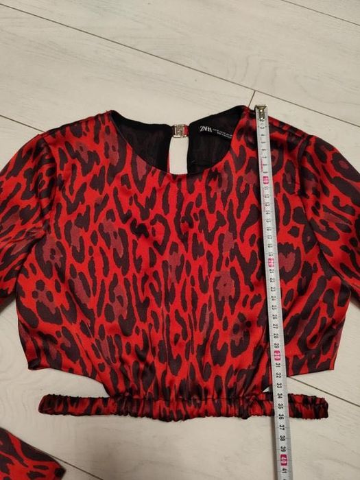 Стильний укорочений топ з леопардовим принтом