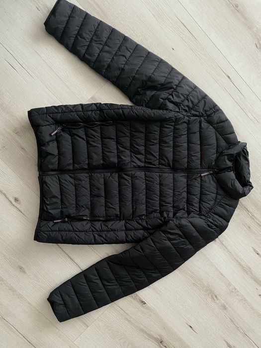 Чоловіча чорна куртка