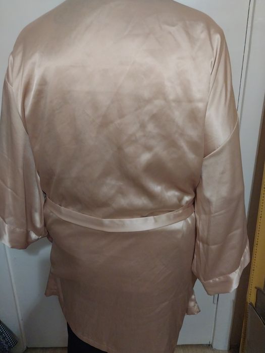 Шелковый халат Victoria Secret. . . Беж.