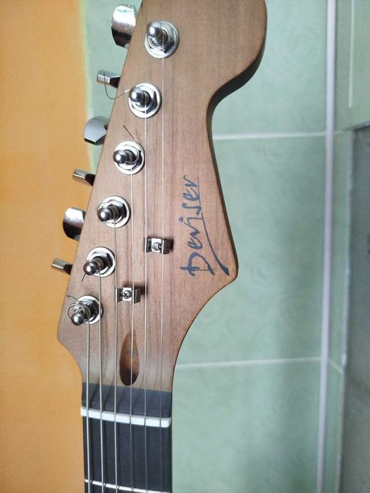 Електро-гітара з комбо підсилювачем