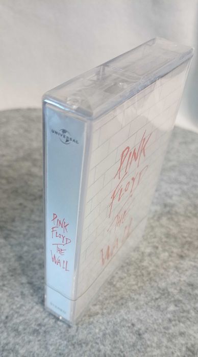- The Wall - plus emblemat Pink Floyd