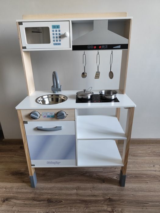Drewniana kuchenka dla dzieci