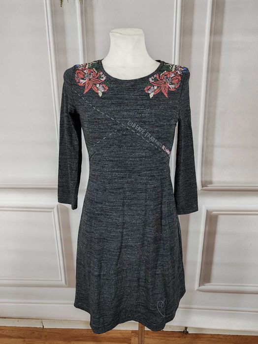 Nowa designerska sukienka Desigual rozmiar XS wiskoza/poliester/elastan