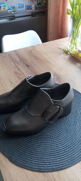 Sprzedam  nowe buty w kolorze grafit