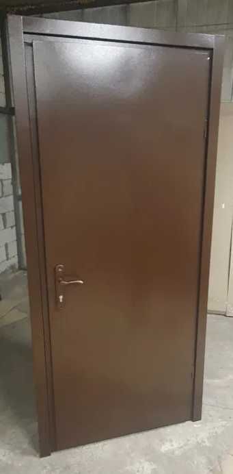 Продам бюджетні вхідні металеві двері технічні від виробника доставка