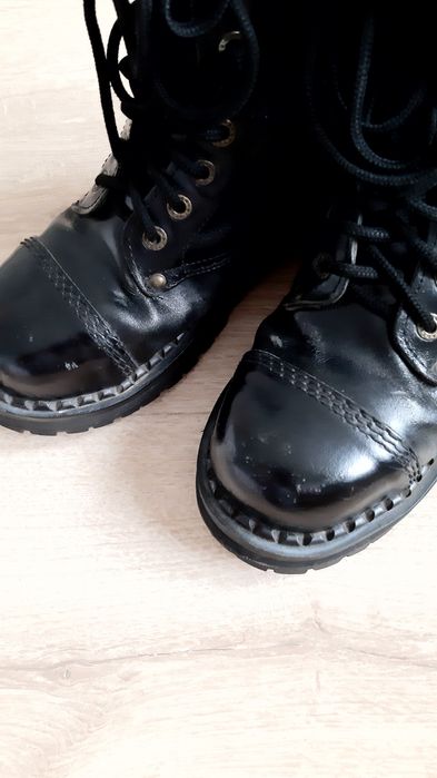 Glany,  czarne R.36 airwair with bouncing sole