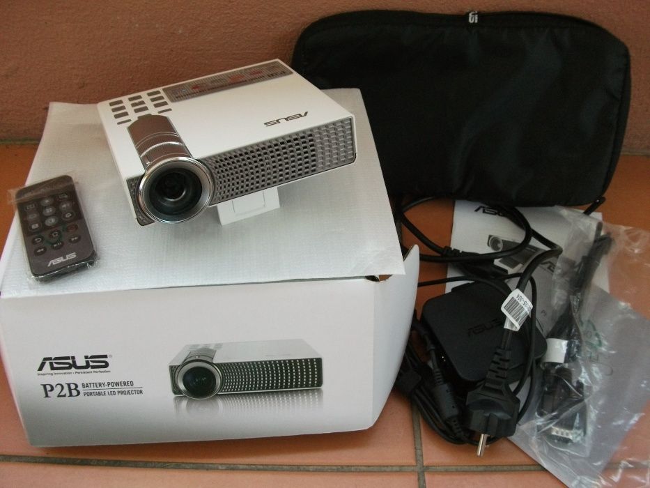 Projector LED portátil Asus P2B (quase NOVO]