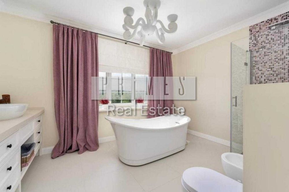 Продаж сучасного котеджу, з терасою та басейном, Романків