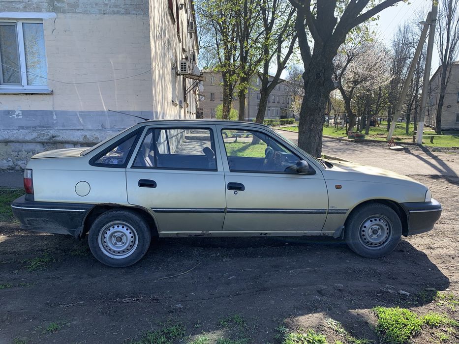 Продам  нексию срочно