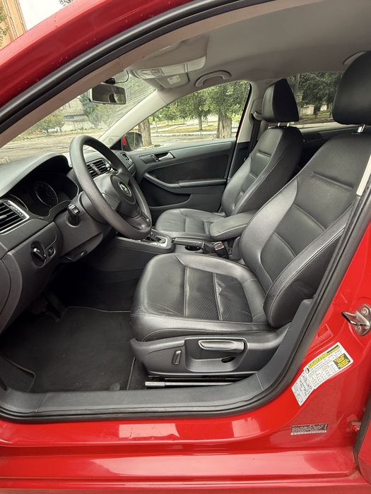 Продаж Volkswagen Jetta 2013