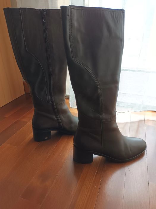 Botas de senhora em pele tam 36