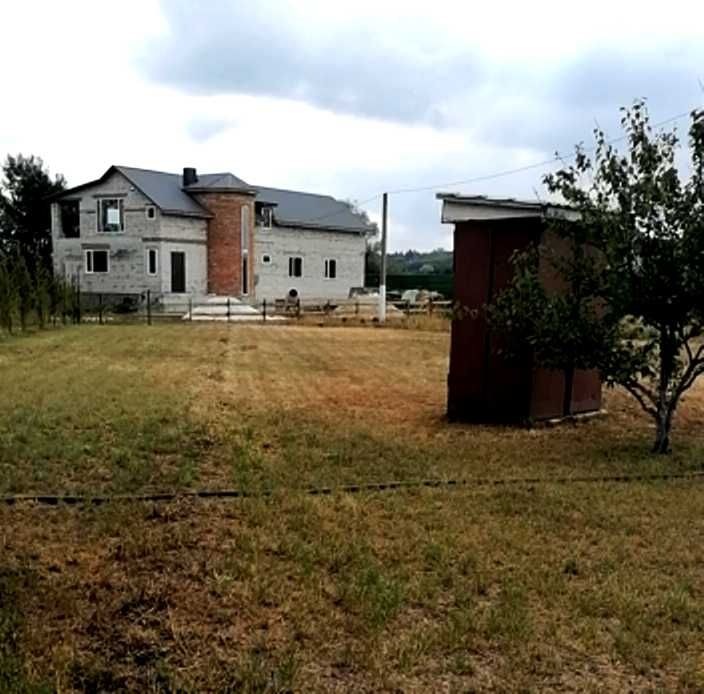 Продається будинок з власною водоймою