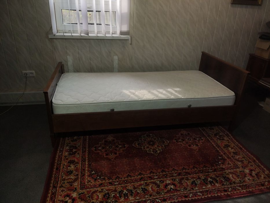 Кровать полуторная