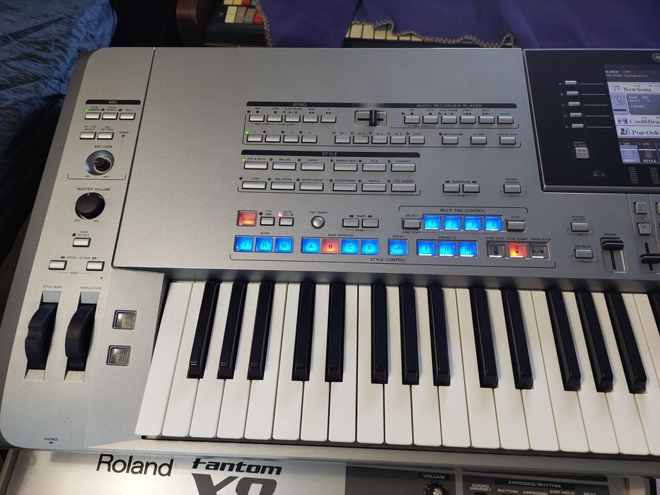 Yamaha Tyros 5, 76 teclas,sem qualquer marca de uso