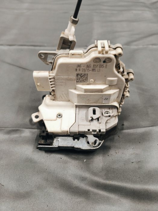 Fecho da Porta Frente Esq - 8J2837015E - AUDI A4 B8 (8K2)