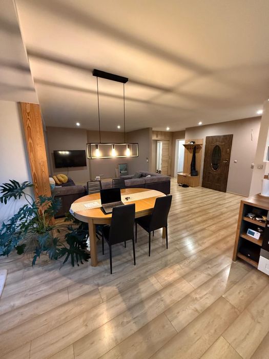 Ustrn apartament