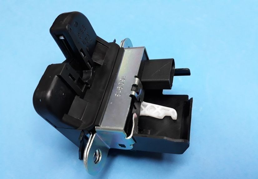Fecho fechadura mala Vw Golf V Passat  B6  Ibiza 6J Polo 6R Tiguan Toledo