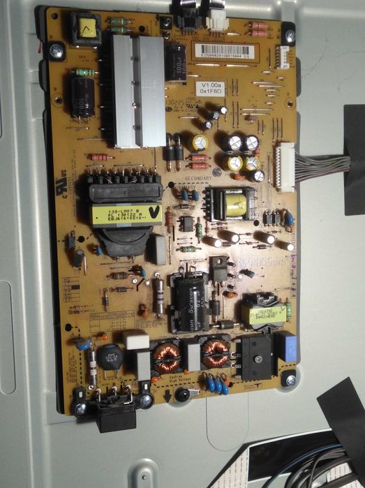 Телевізор LG42LA690V на запчастини.