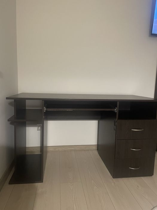 Компʼютерний стіл