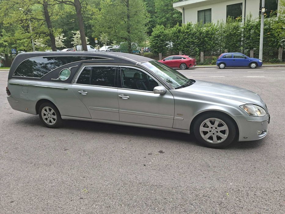 Karawan pogrzebowy Mercedes Benz
