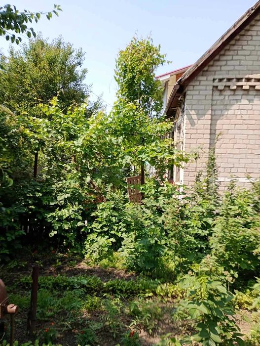 +Продам часть  дома  ул. 12 Апреля район Набережной 32000 дол.