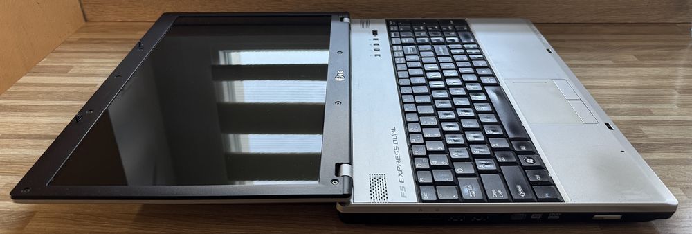 Wyjątkowy Laptop LG z PCMCIA, FireWire i Win 10 Pro - Chorzów