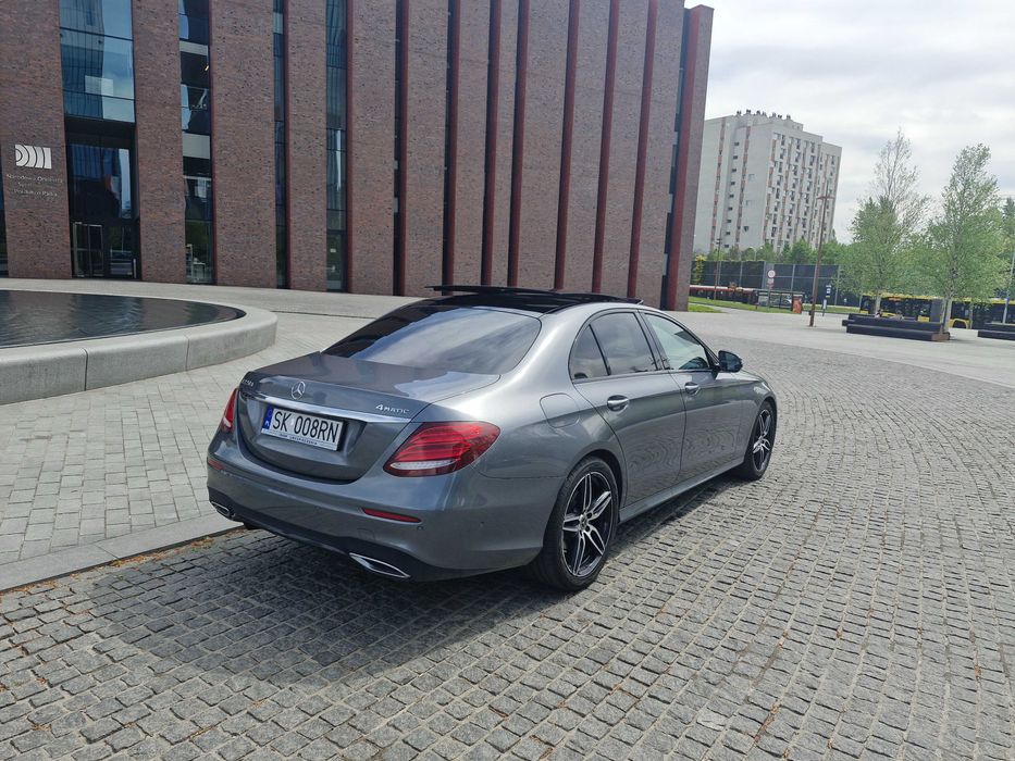 auto do ślubu Mercedes E