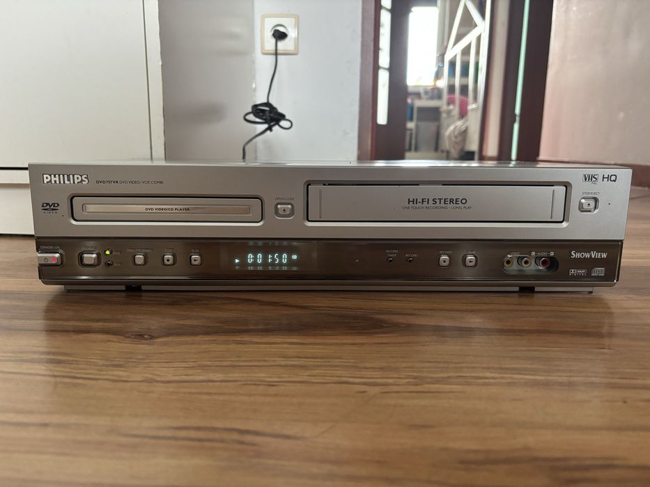 Nagrywarka DVD/VCR Philips DVD757VR