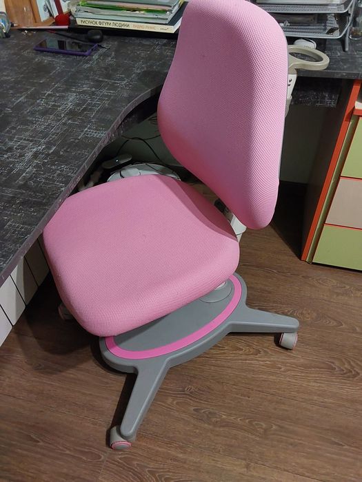 Продам ортопедичне дитяче крісло (шкільний стілець) FunDesk Primavera