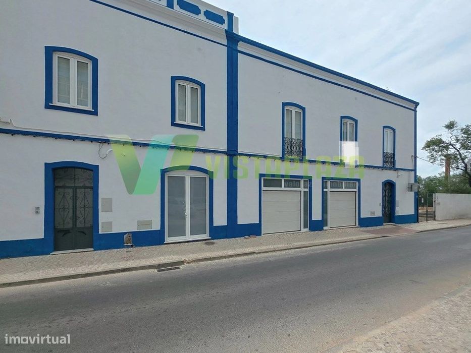 Moradia no Centro Histórico de Portimão composta por duas moradias ...