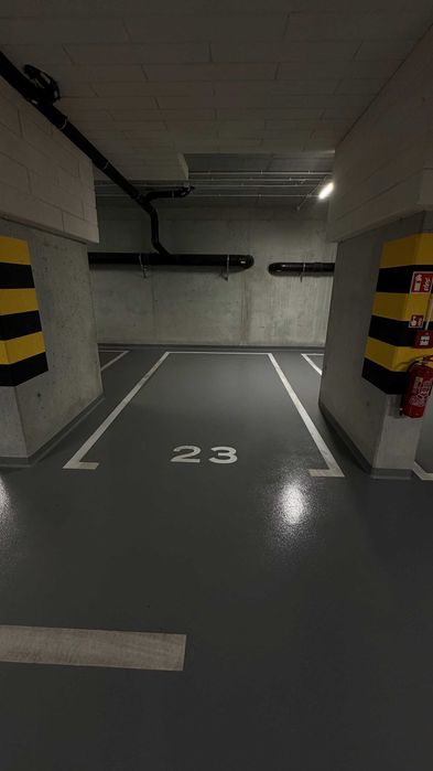 Wynajmę indywidualne miejsce parkingowe w garażu wielostanowiskowym.