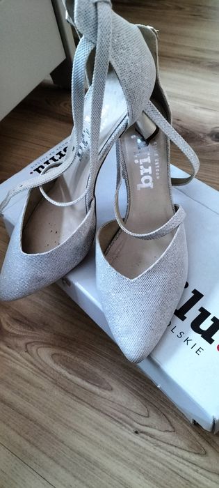 Srebrne czółenka brillu rozm 38