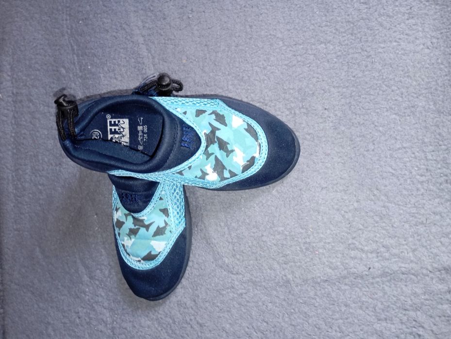 Аквашузи взуття у гарному стані