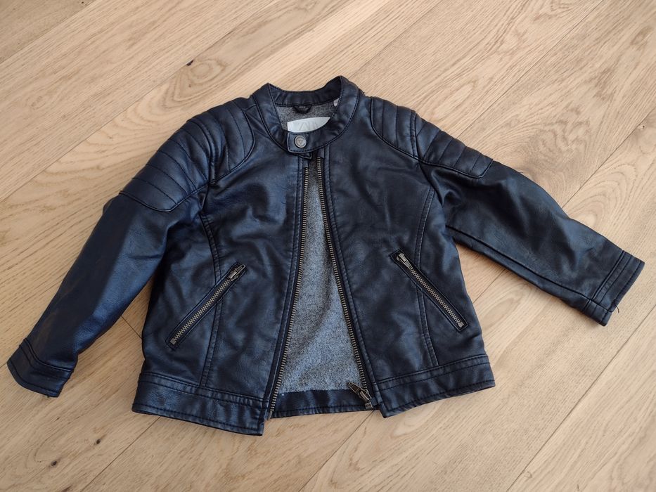 Stylowa kurtka z eko skóry 2-3 lata czarna