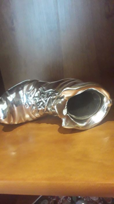 Invulgar bota em prata