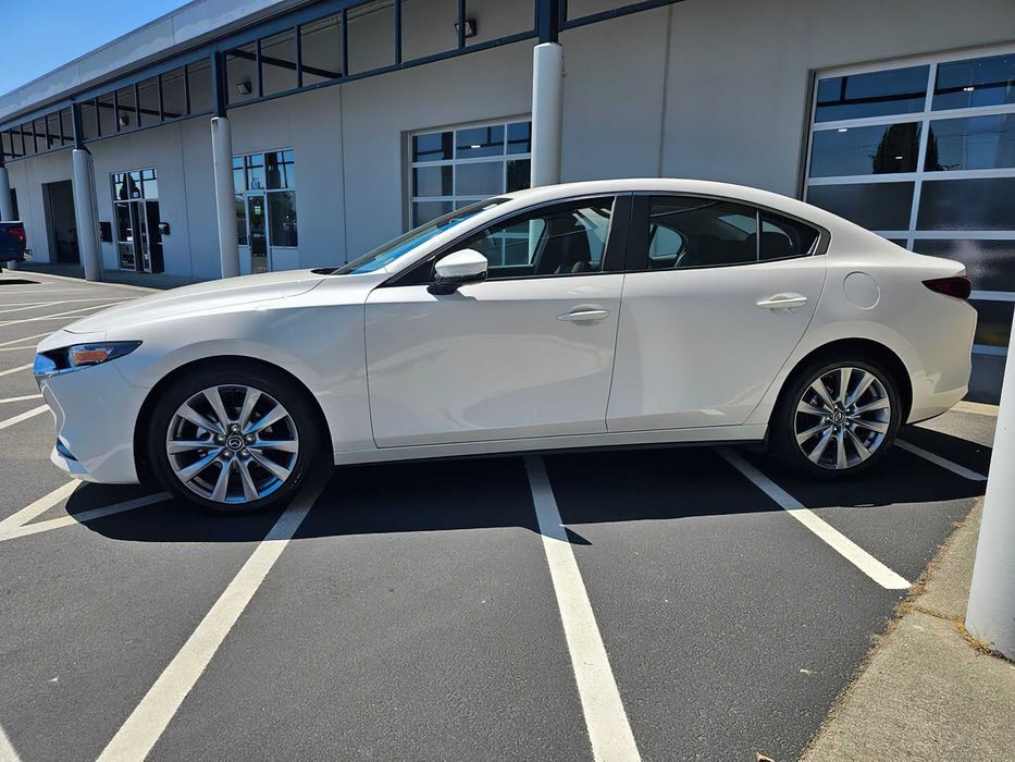 Mazda 3 Preferred      2025