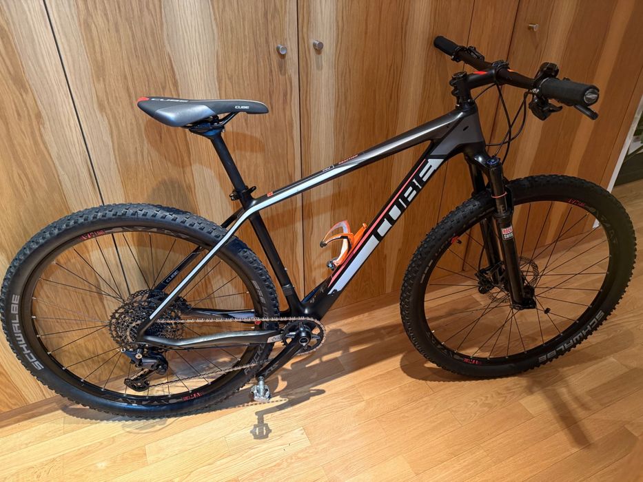 Bicicleta de BTT em Carbono, CUBE 29”