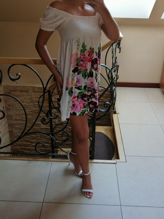Sukienka w kwiaty H&M r. S