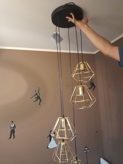 Żyrandol nowy polecam