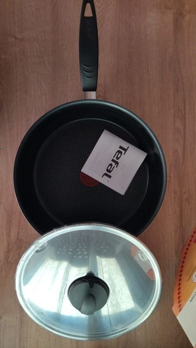 Frigideira TEFAL com tampa