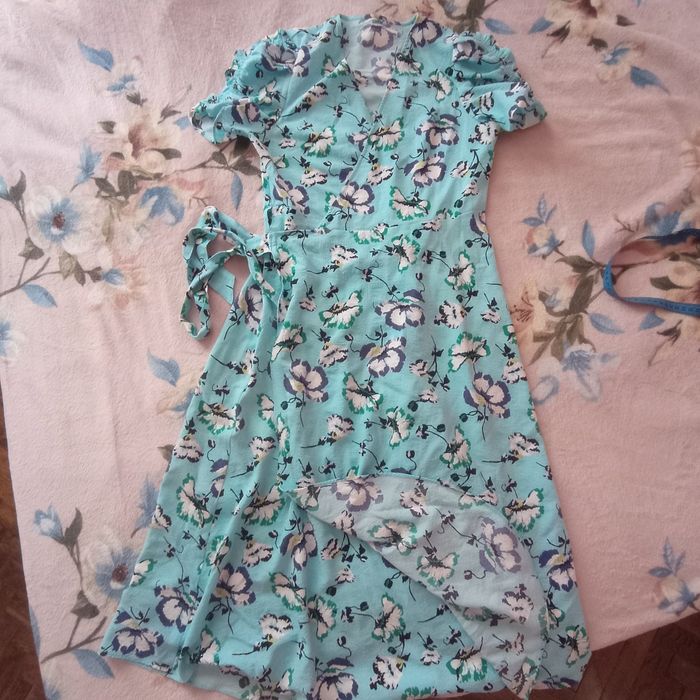 Подарую плаття на запах м-л