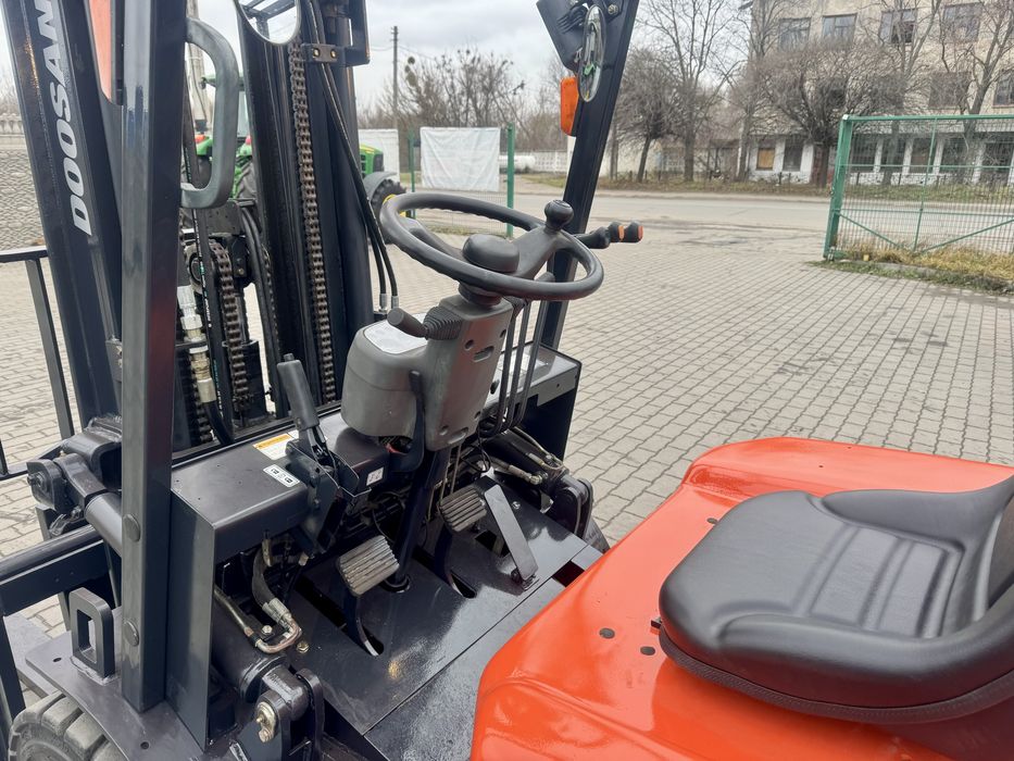 Навантажувач Doosan D30C 2012р Дизель