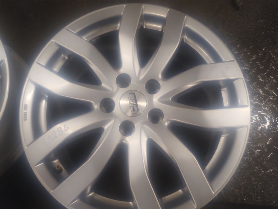 5x114,3 18 cali 7,5 j et 49 felgi aluminiowe CMS